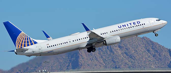 United Boeing 737-924 N68811, Phoenix Sky Harbor, October 14, 2017